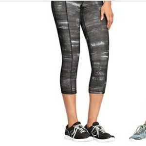 Old Navy Patterned 3/4 Length Leggings